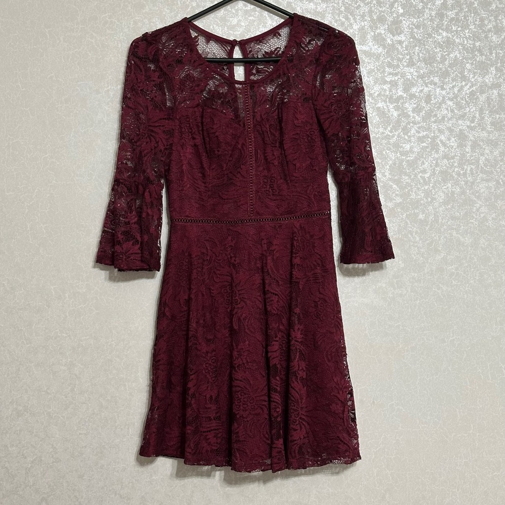 IN San Francisco Burgundy Lace‎ Overlay Fit & Flare Mini Dress Bell Sleeve Sz 1